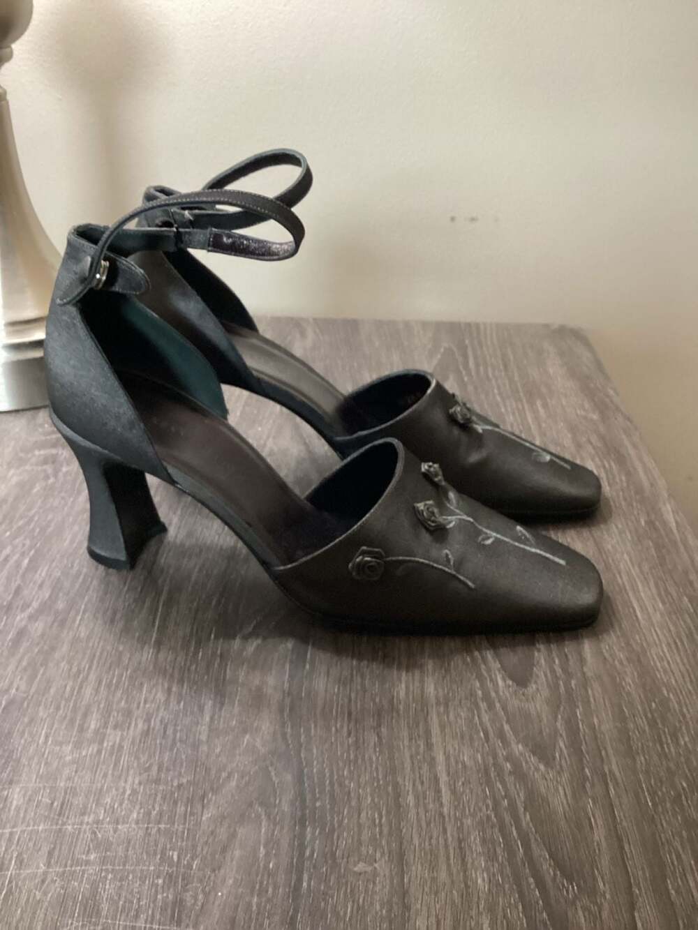 Vintage Kenneth Cole New York Gray Satin Rosette Embroidered Ankle Strap Heels - Picture 5 of 7